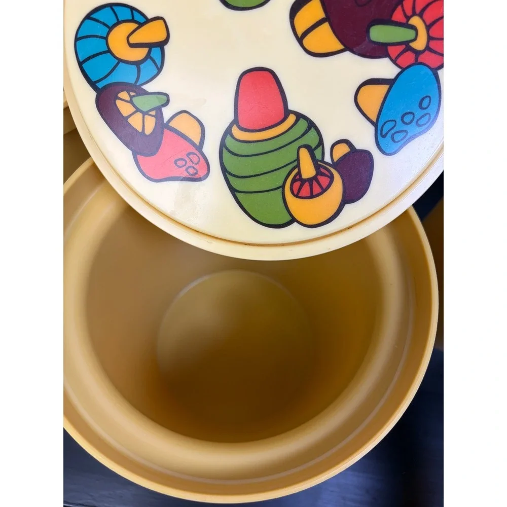 VTG 70s Rubbermaid Mushroom Canister Set of 4 Yellow Kitchen Storage nestjng